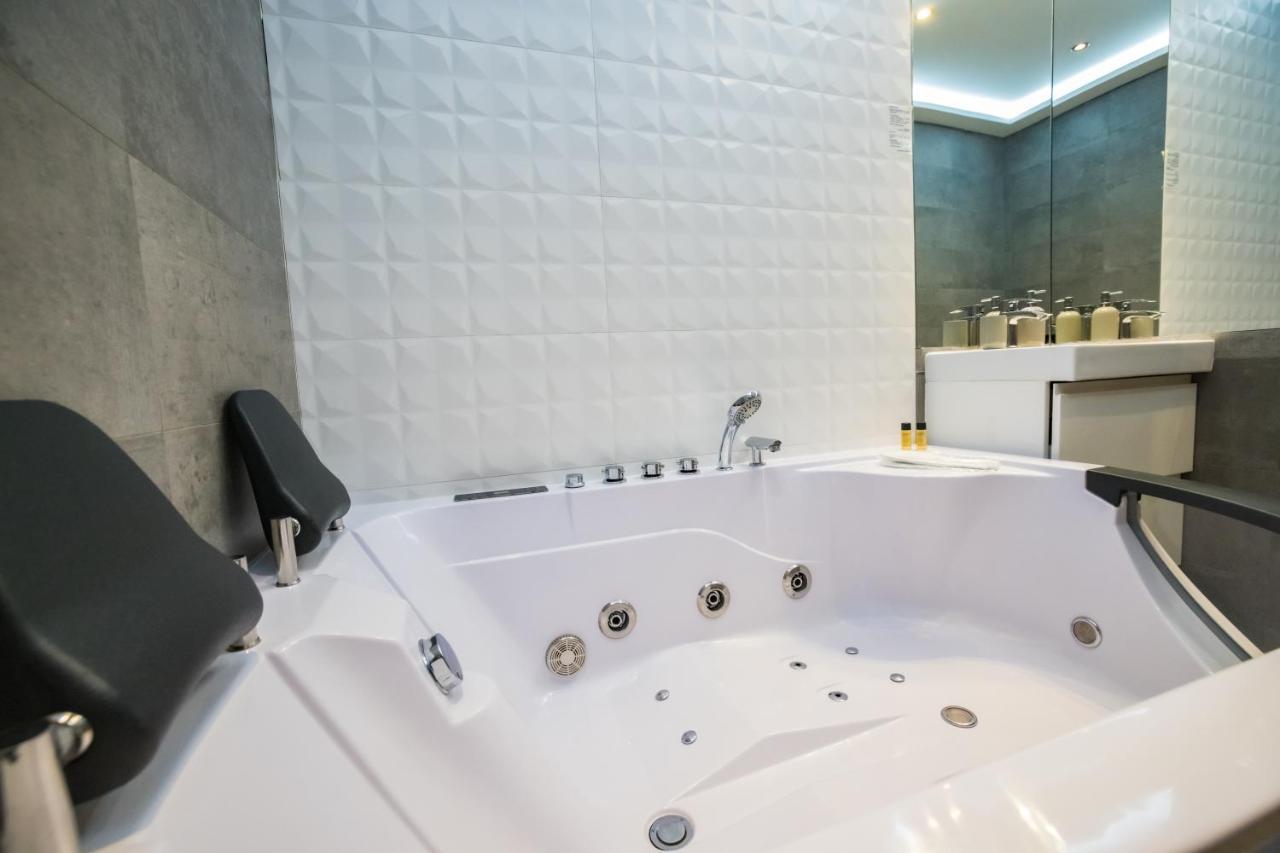 Leo Apartments Main Square Krakow Bagian luar foto